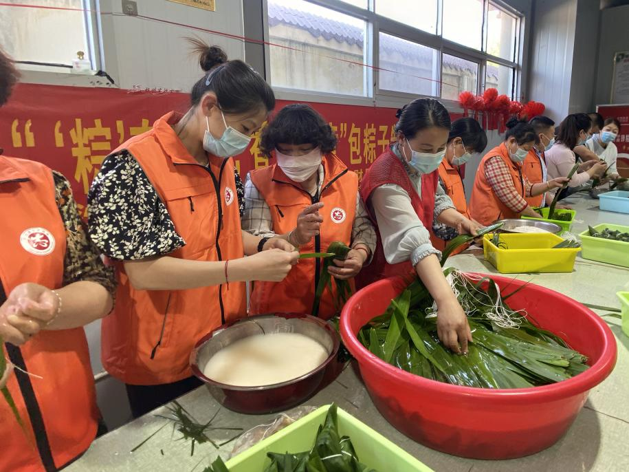青口供電所黨支部聯合生產生活服務中心分會、黃沙坨社區，共同舉辦“悠悠艾草香 濃濃端午情”系列活動。.png